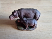 Nijlpaard met jong poly 9 x 5 x 5 cm