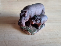 Nijlpaard met jong poly 9 x 5 x 5 cm